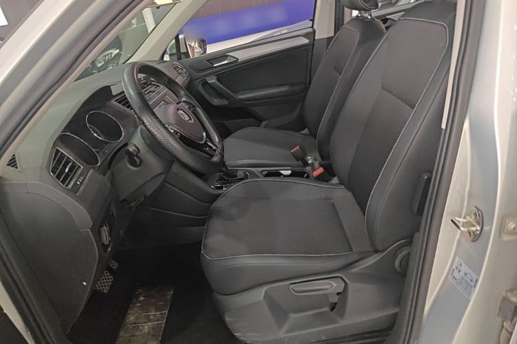 Used Volkswagen Tiguan L 2017 330TSI Automatic Two-Wheel Drive Luxury Edition Left Front Seat