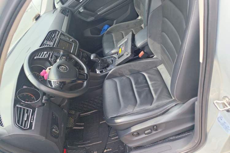 Used Volkswagen Tiguan L 2017 330TSI Automatic Two-Wheel Drive Luxury Edition Left Front Seat