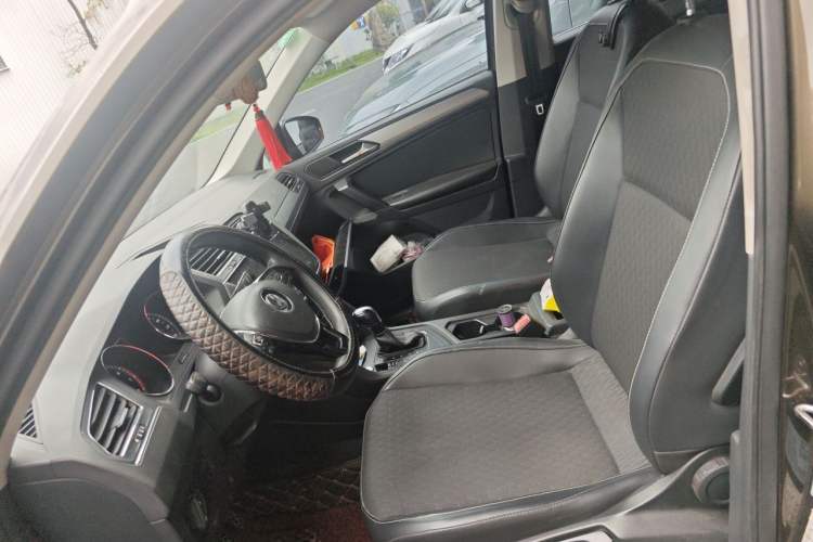 Used Volkswagen Tiguan L 2017 330TSI Automatic Two-Wheel Drive Luxury Edition Left Front Seat