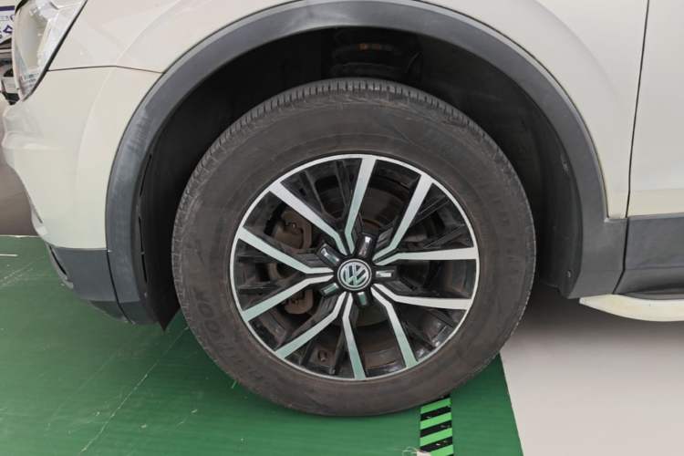 Used Volkswagen Tiguan L 2017 330TSI Automatic Two-Wheel Drive Luxury Edition Left Front Wheel Hub