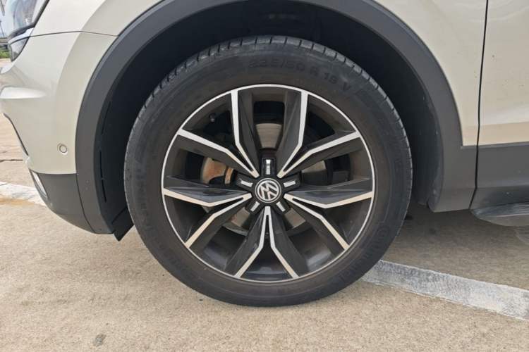 Used Volkswagen Tiguan L 2017 330TSI Automatic Two-Wheel Drive Flagship Edition Left Front Wheel Hub