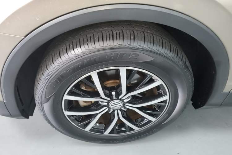 Used Volkswagen Tiguan L 2017 330TSI Automatic Two-Wheel Drive Comfort Edition Left Front Wheel Hub