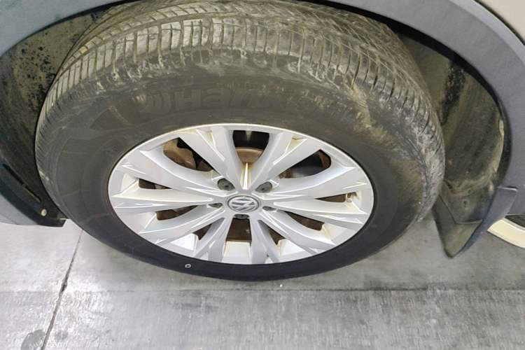 Used Volkswagen Tiguan L 2017 330TSI Automatic Two-Wheel Drive Luxury Edition Left Front Wheel Hub