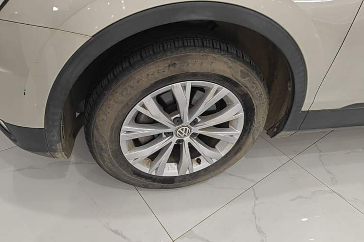 Used Volkswagen Tiguan L 2017 330TSI Automatic Two-Wheel Drive Luxury Edition Left Front Wheel Hub