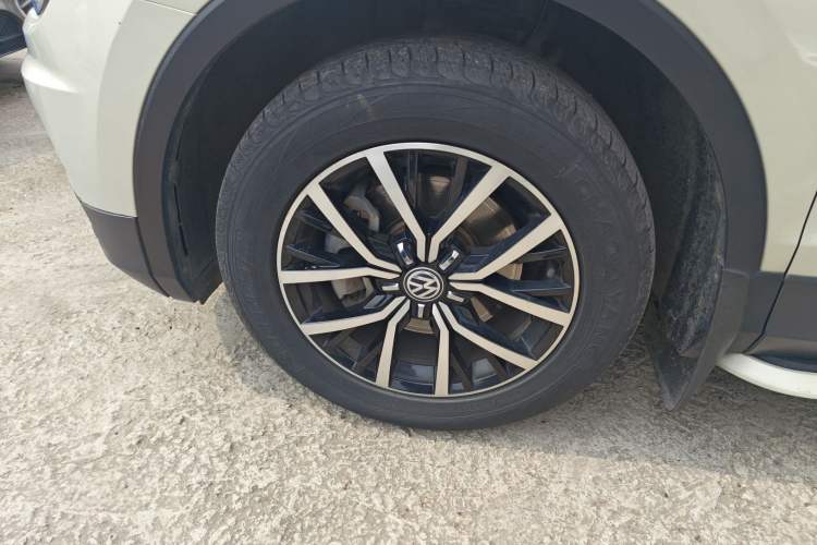 Used Volkswagen Tiguan L 2017 330TSI Automatic Two-Wheel Drive Luxury Edition Left Front Wheel Hub