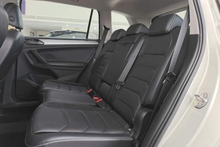 Used Volkswagen Tiguan L 2017 330TSI Automatic Two-Wheel Drive Luxury Edition Left Rear Seat