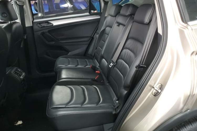 Used Volkswagen Tiguan L 2017 330TSI Automatic Two-Wheel Drive Comfort Edition Left Rear Seat