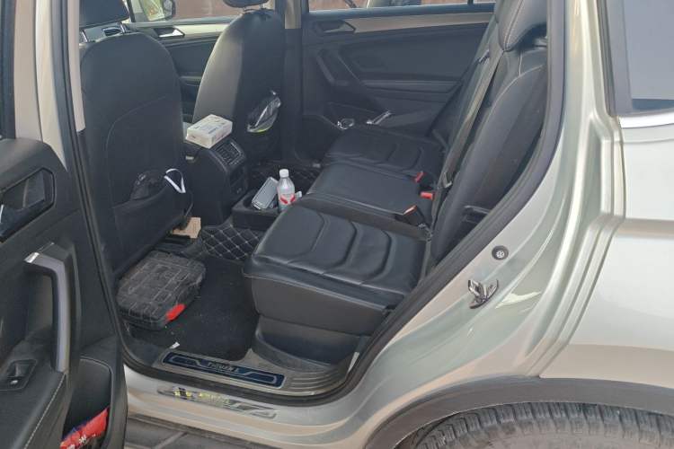 Used Volkswagen Tiguan L 2017 380TSI Automatic All-Wheel-Drive Luxury Edition Left Rear Seat