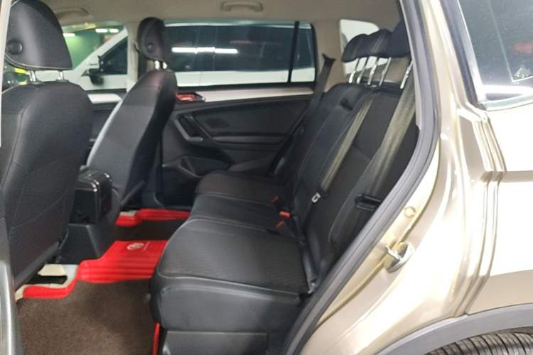 Used Volkswagen Tiguan L 2017 330TSI Automatic Two-Wheel Drive Luxury Edition Left Rear Seat