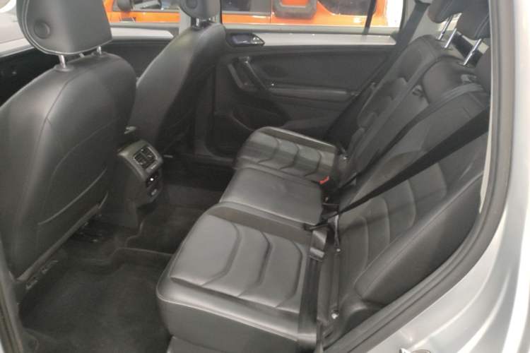 Used Volkswagen Tiguan L 2017 330TSI Automatic Two-Wheel Drive Luxury Edition Left Rear Seat
