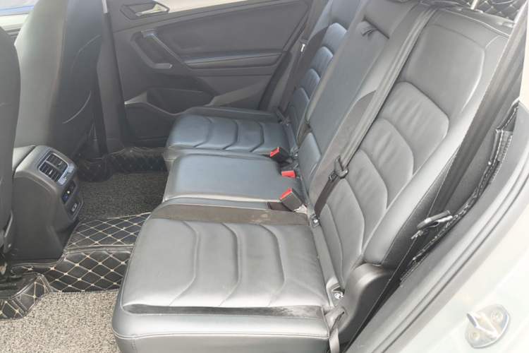 Used Volkswagen Tiguan L 2017 330TSI Automatic Two-Wheel Drive Luxury Edition Left Rear Seat