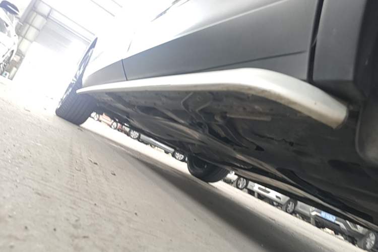 Used Volkswagen Tiguan L 2017 380TSI Automatic All-Wheel-Drive Luxury Edition Left Side Sill