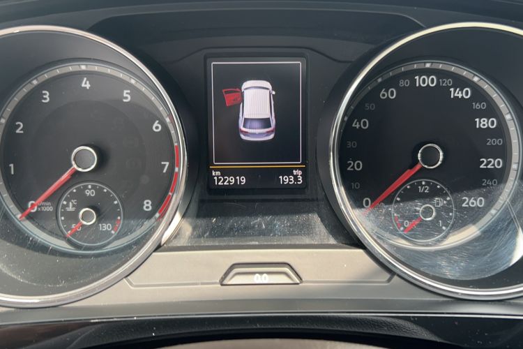 Used Volkswagen Tiguan L 2017 330TSI Automatic Two-Wheel Drive Flagship Edition Odometer Close Up