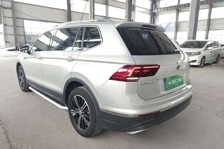 Used Volkswagen Tiguan L 2017 380TSI Automatic All-Wheel-Drive Luxury Edition Rear Left 45 Deg