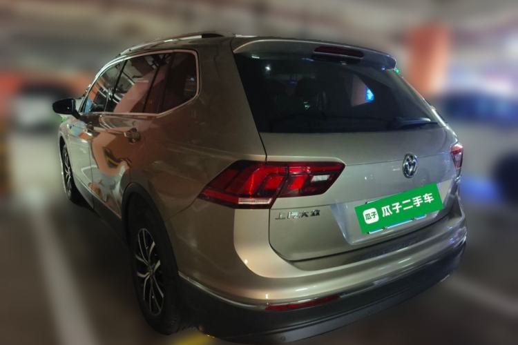 Used Volkswagen Tiguan L 2017 330TSI Automatic Two-Wheel Drive Luxury Edition Rear Left 45 Deg