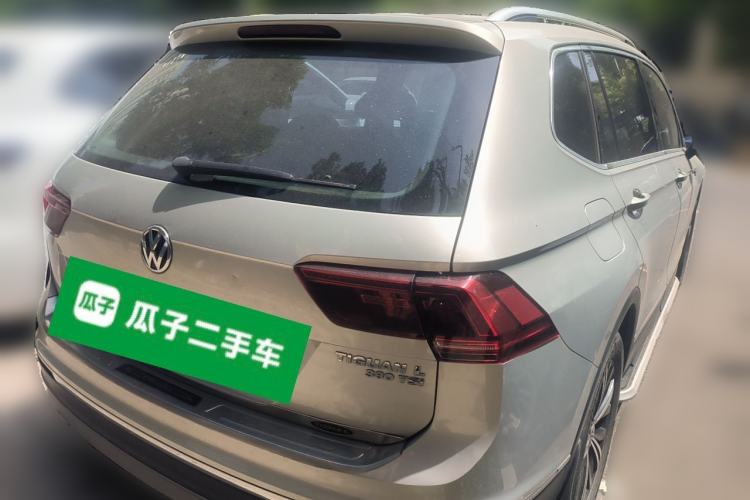Used Volkswagen Tiguan L 2017 380TSI Automatic All-Wheel-Drive Luxury Edition Rear Right 45 Deg