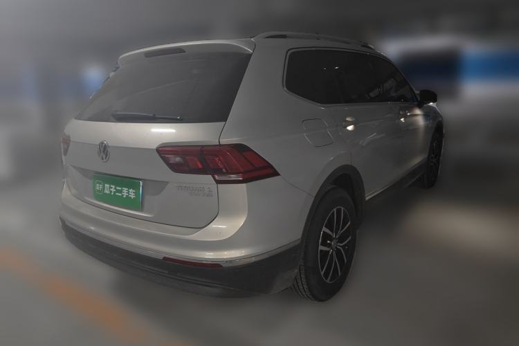 Used Volkswagen Tiguan L 2017 330TSI Automatic Two-Wheel Drive Comfort Edition Rear Right 45 Deg