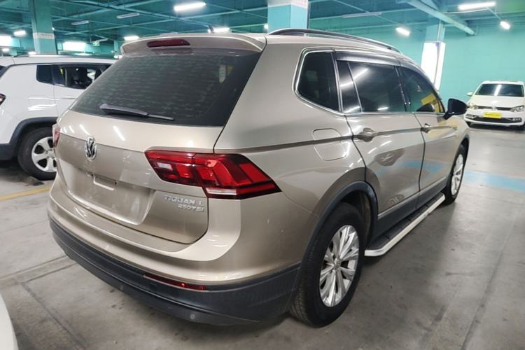 Used Volkswagen Tiguan L 2017 330TSI Automatic Two-Wheel Drive Luxury Edition Rear Right 45 Deg