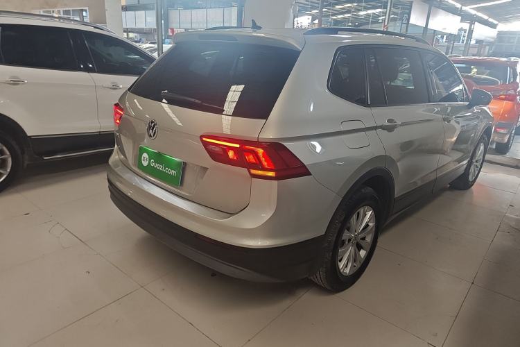 Used Volkswagen Tiguan L 2017 330TSI Automatic Two-Wheel Drive Luxury Edition Rear Right 45 Deg
