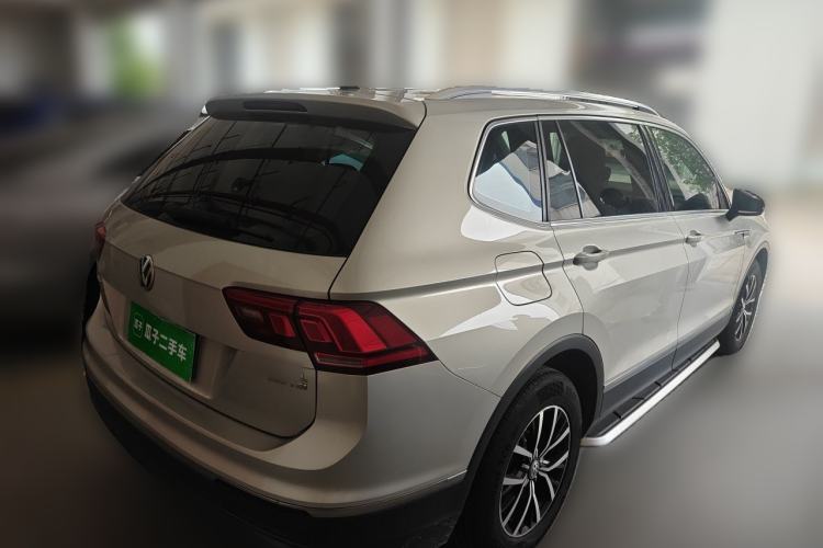 Used Volkswagen Tiguan L 2017 330TSI Automatic Two-Wheel Drive Luxury Edition Rear Right 45 Deg