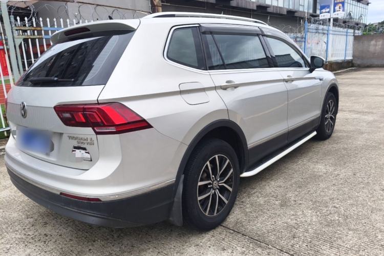 Used Volkswagen Tiguan L 2017 330TSI Automatic Two-Wheel Drive Luxury Edition Rear Right 45 Deg