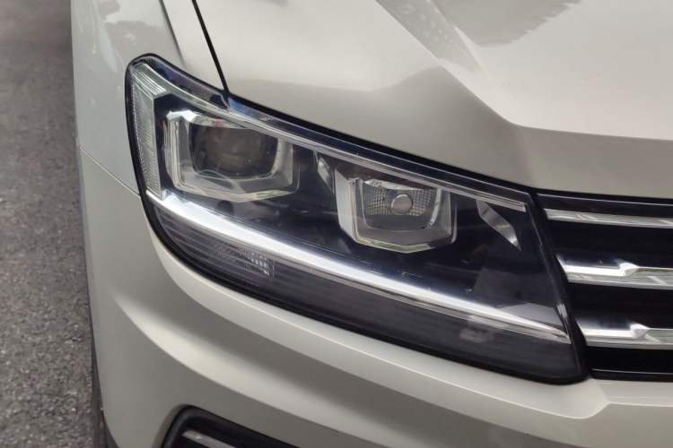 Used Volkswagen Tiguan L 2017 330TSI Automatic Two-Wheel Drive Luxury Edition Right Front Headlight