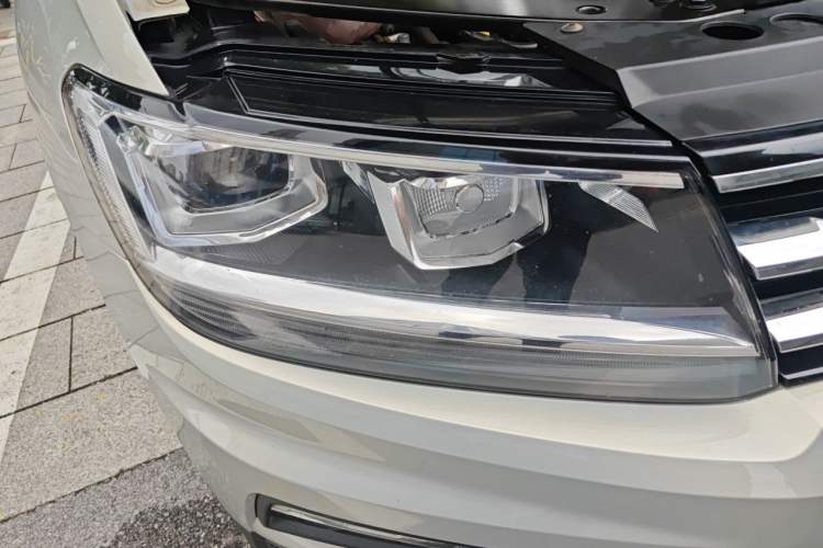 Used Volkswagen Tiguan L 2017 330TSI Automatic Two-Wheel Drive Luxury Edition Right Front Headlight