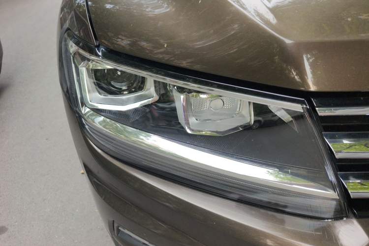 Used Volkswagen Tiguan L 2017 330TSI Automatic Two-Wheel Drive Luxury Edition Right Front Headlight