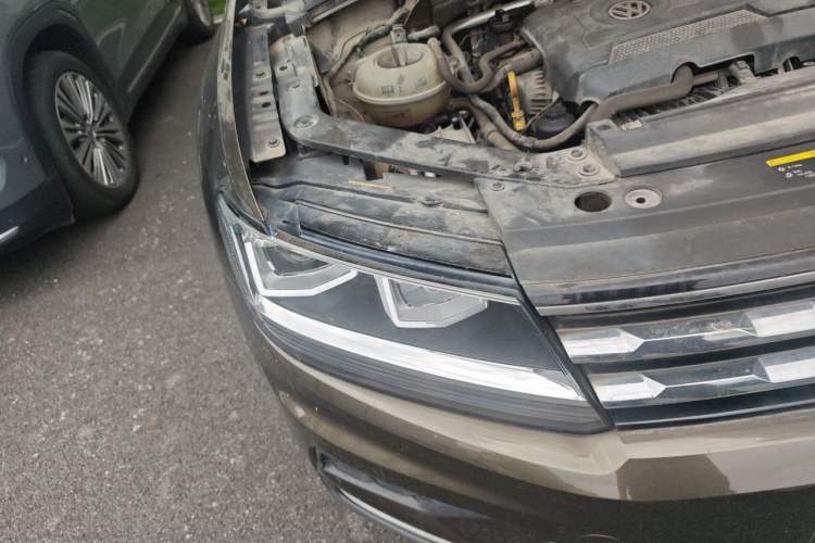 Used Volkswagen Tiguan L 2017 330TSI Automatic Two-Wheel Drive Luxury Edition Right Front Headlight