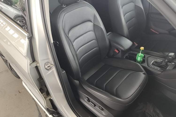 Used Volkswagen Tiguan L 2017 380TSI Automatic All-Wheel-Drive Luxury Edition Right Front Seat