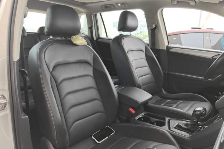 Used Volkswagen Tiguan L 2017 330TSI Automatic Two-Wheel Drive Luxury Edition Right Front Seat