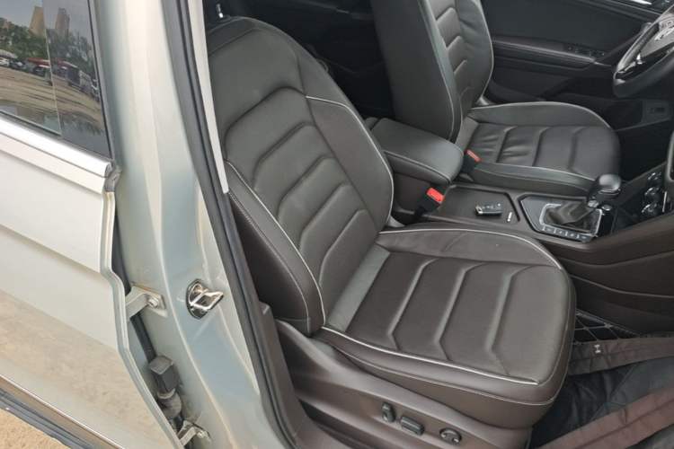 Used Volkswagen Tiguan L 2017 330TSI Automatic Two-Wheel Drive Flagship Edition Right Front Seat