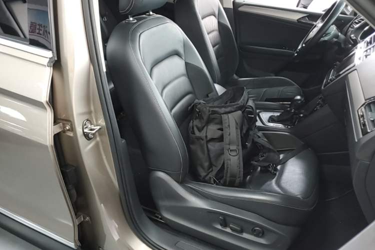 Used Volkswagen Tiguan L 2017 330TSI Automatic Two-Wheel Drive Comfort Edition Right Front Seat