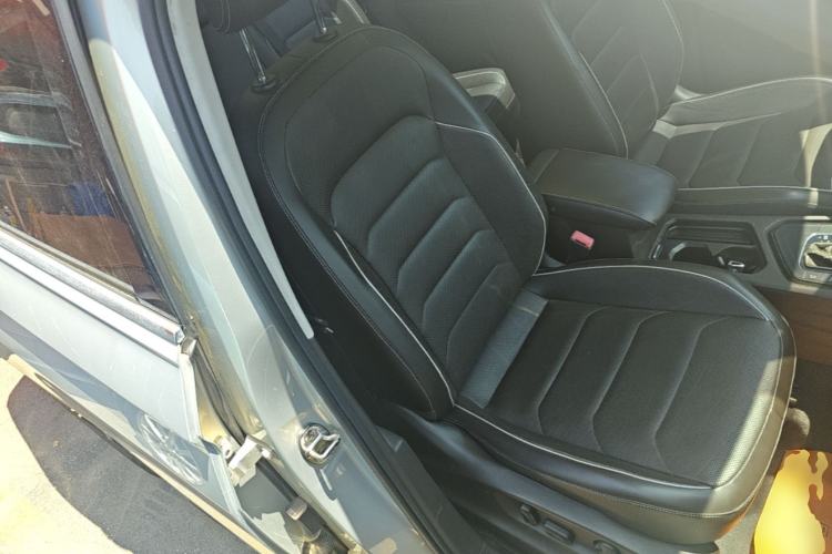 Used Volkswagen Tiguan L 2017 330TSI Automatic Two-Wheel Drive Flagship Edition Right Front Seat
