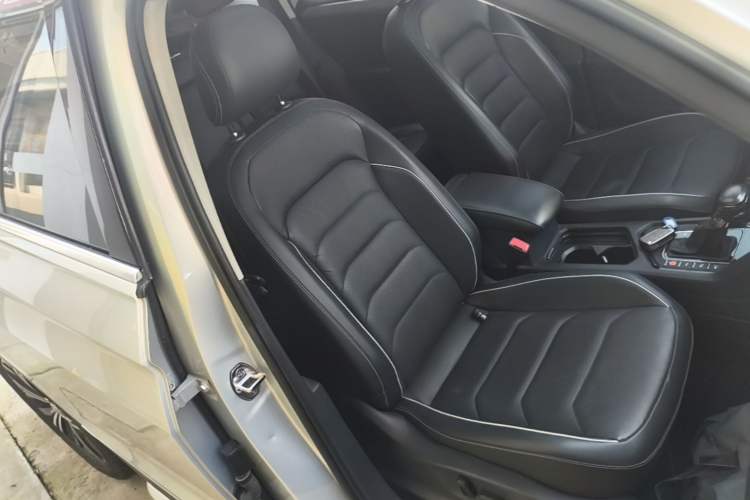 Used Volkswagen Tiguan L 2017 330TSI Automatic Two-Wheel Drive Flagship Edition Right Front Seat