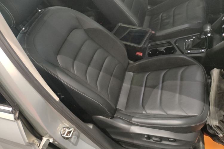 Used Volkswagen Tiguan L 2017 330TSI Automatic Two-Wheel Drive Luxury Edition Right Front Seat