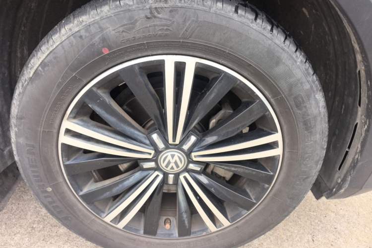 Used Volkswagen Tiguan L 2017 330TSI Automatic Two-Wheel Drive Flagship Edition Right Front Wheel Hub