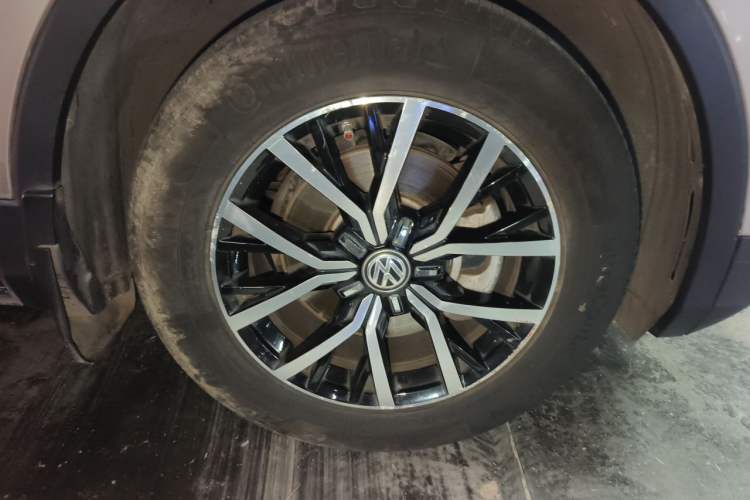 Used Volkswagen Tiguan L 2017 330TSI Automatic Two-Wheel Drive Luxury Edition Right Front Wheel Hub