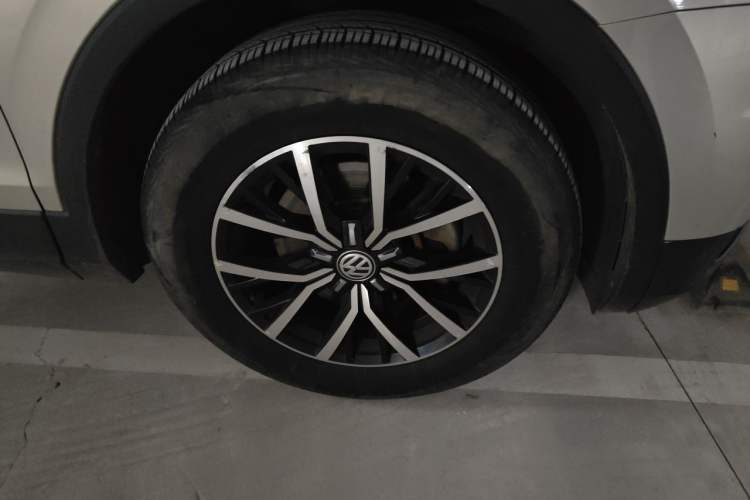 Used Volkswagen Tiguan L 2017 330TSI Automatic Two-Wheel Drive Comfort Edition Right Front Wheel Hub