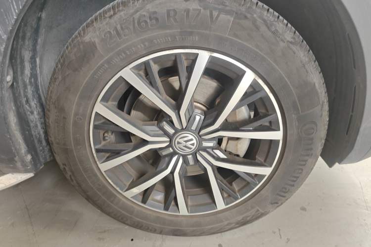 Used Volkswagen Tiguan L 2017 330TSI Automatic Two-Wheel Drive Luxury Edition Right Front Wheel Hub