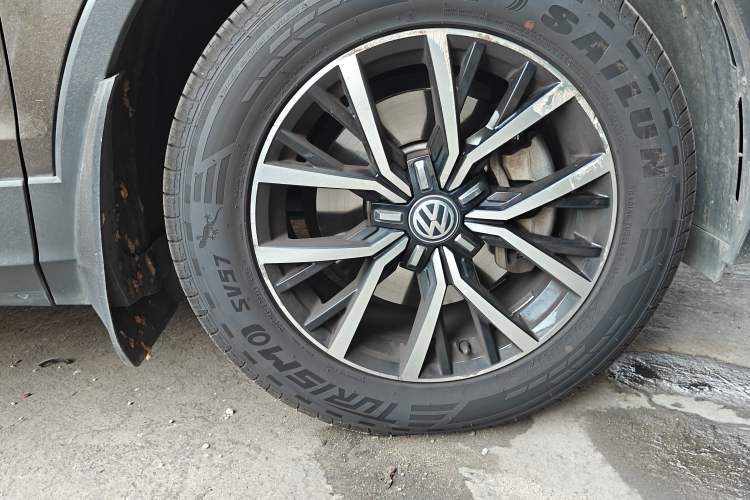 Used Volkswagen Tiguan L 2017 330TSI Automatic Two-Wheel Drive Comfort Edition Right Front Wheel Hub