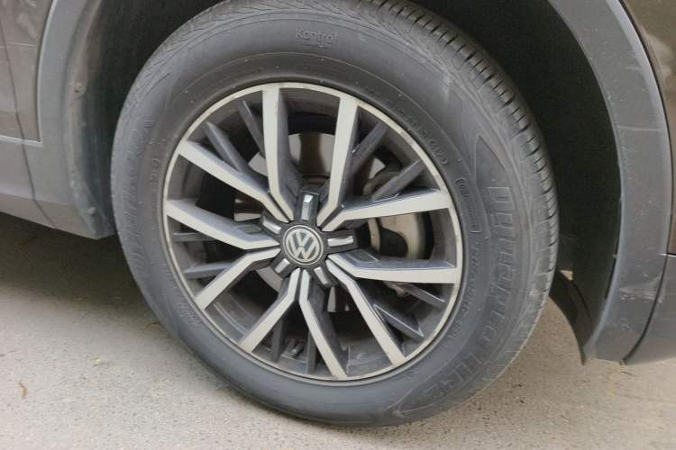 Used Volkswagen Tiguan L 2017 330TSI Automatic Two-Wheel Drive Luxury Edition Right Front Wheel Hub