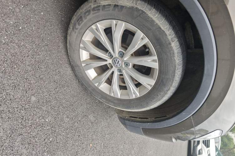 Used Volkswagen Tiguan L 2017 330TSI Automatic Two-Wheel Drive Luxury Edition Right Front Wheel Hub