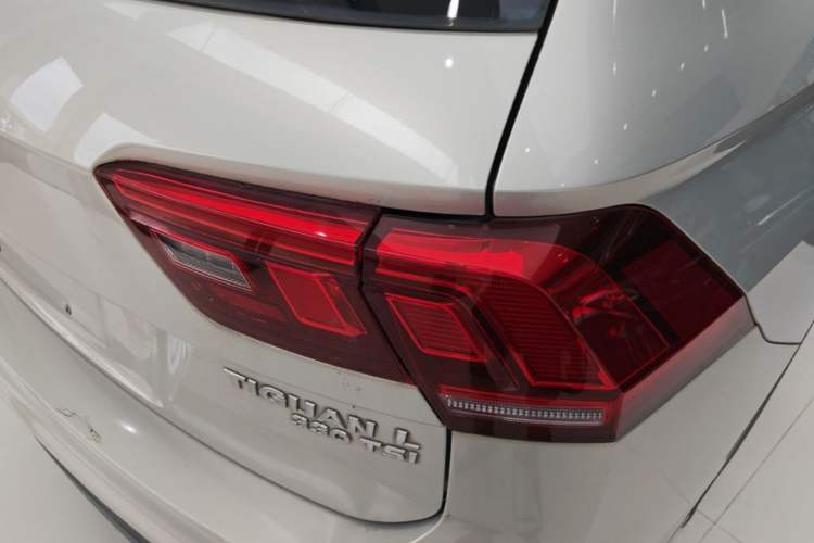 Used Volkswagen Tiguan L 2017 330TSI Automatic Two-Wheel Drive Luxury Edition Right Rear Taillight