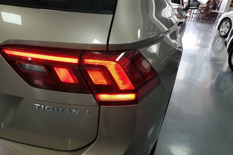 Used Volkswagen Tiguan L 2017 330TSI Automatic Two-Wheel Drive Comfort Edition Right Rear Taillight
