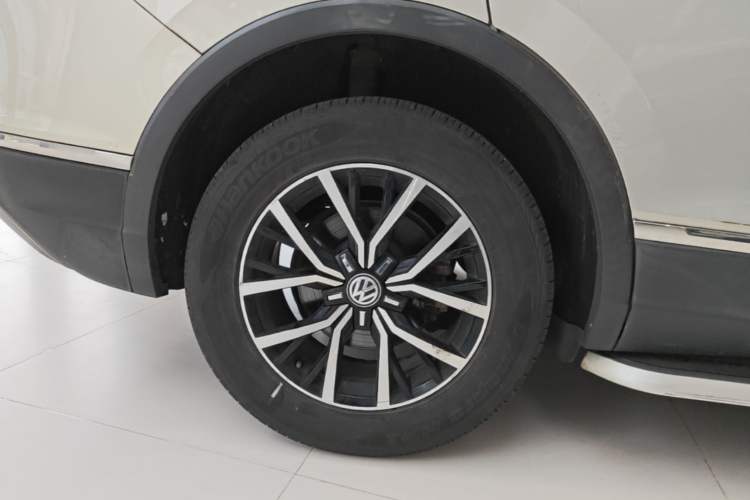 Used Volkswagen Tiguan L 2017 330TSI Automatic Two-Wheel Drive Luxury Edition Right Rear Wheel Hub