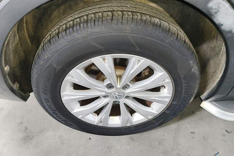Used Volkswagen Tiguan L 2017 330TSI Automatic Two-Wheel Drive Luxury Edition Right Rear Wheel Hub