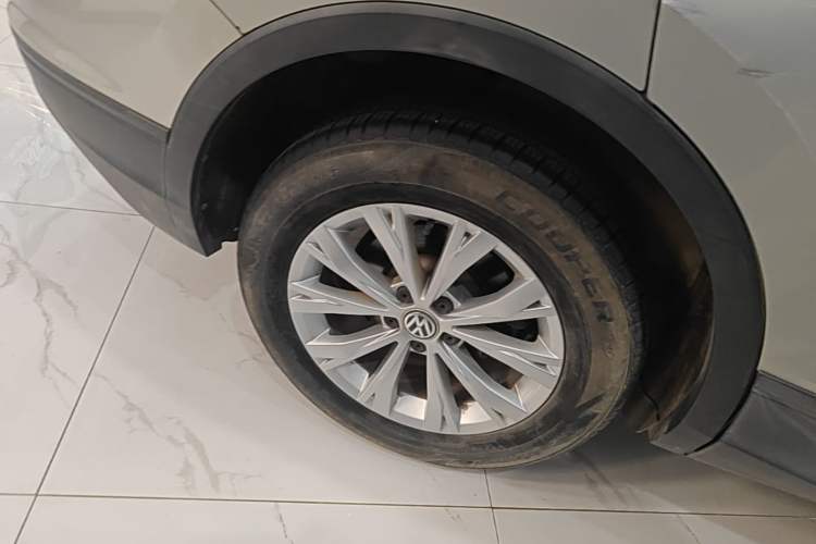 Used Volkswagen Tiguan L 2017 330TSI Automatic Two-Wheel Drive Luxury Edition Right Rear Wheel Hub