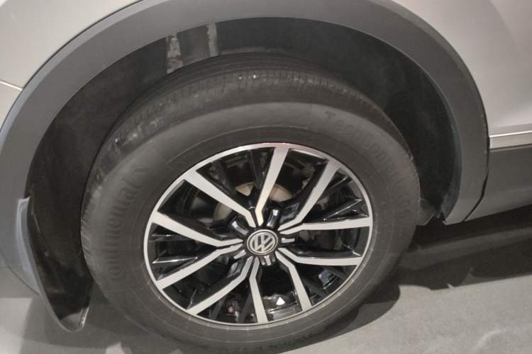 Used Volkswagen Tiguan L 2017 330TSI Automatic Two-Wheel Drive Luxury Edition Right Rear Wheel Hub