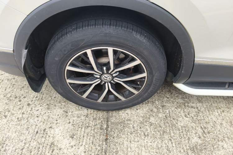 Used Volkswagen Tiguan L 2017 330TSI Automatic Two-Wheel Drive Luxury Edition Right Rear Wheel Hub